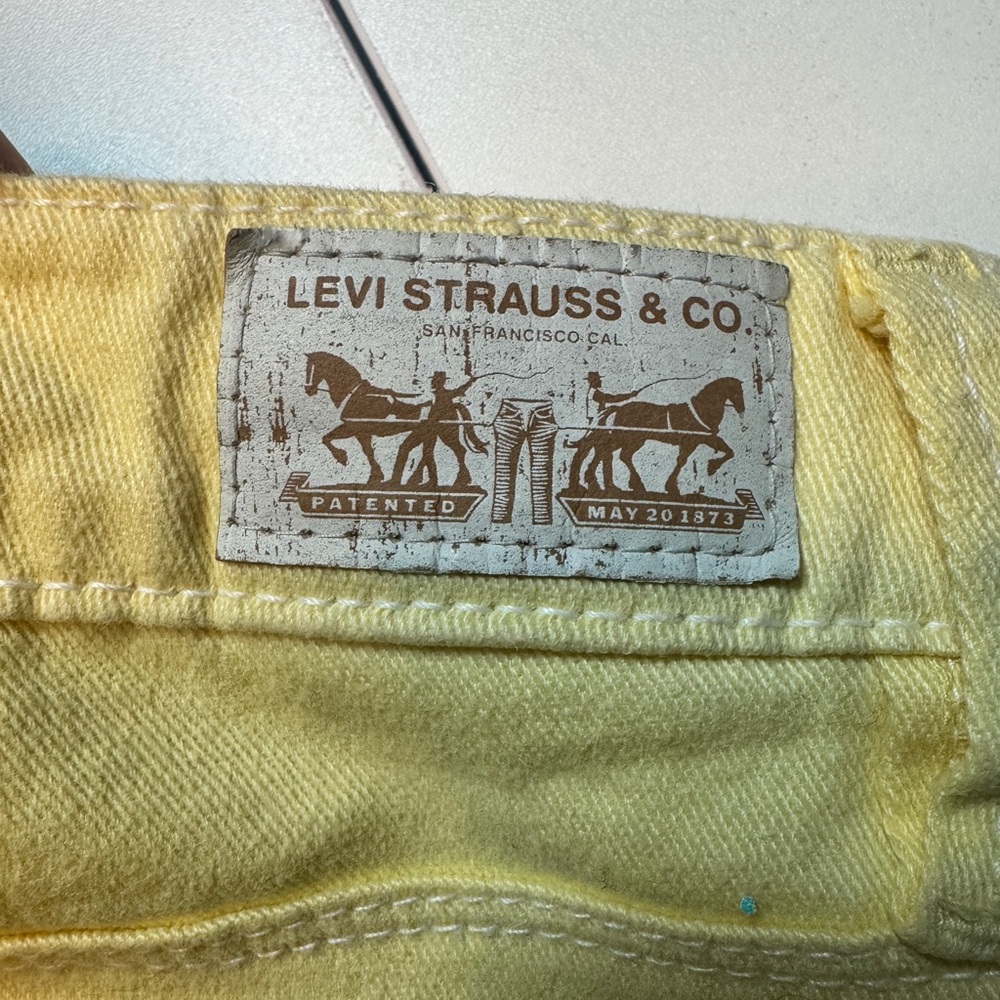 Levi's Yellow Jean Shorts Casual Denim Style junior size 7 - Picture 5 of 7